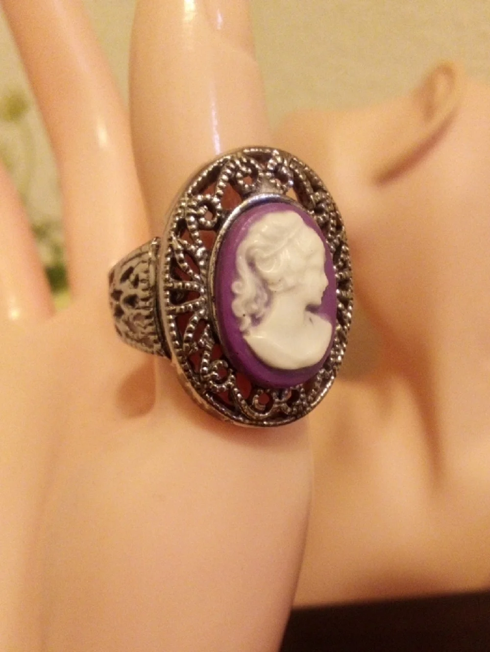 Vintage-Inspired Purple Cameo Silver Ring for Women